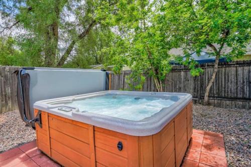 Central Colorado Springs Apartment | *H NEW!* Centrally Located 3BDRM Traveler`s Home Near Downtown Colorado Springs