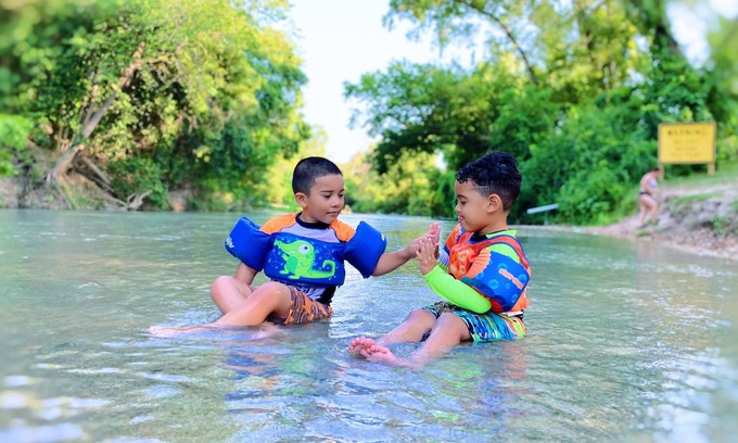 Prairie Lea House | #H Son's Blue River Camp - Glamping Cabin w/2 Queen Beds