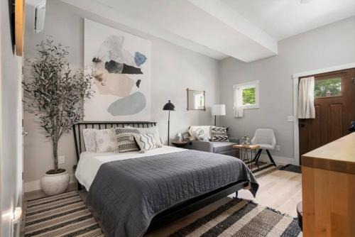 Traverse City House | H Studio Close to Downtown, Beaches and Wineries