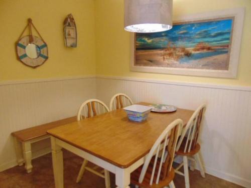 Demere Park House | H13 Ocean Walk Resort 2bdrm 2 bath downstairs great beds Great view and always a great breeze