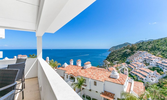 Avalon Condo | H206: CASA TORTUGA - Stunning Panoramic Ocean Views + 6 Passenger Golf Cart