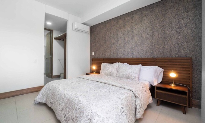Granada Apartment | H206 - Perfect Family Fun - Pool & 24h Security