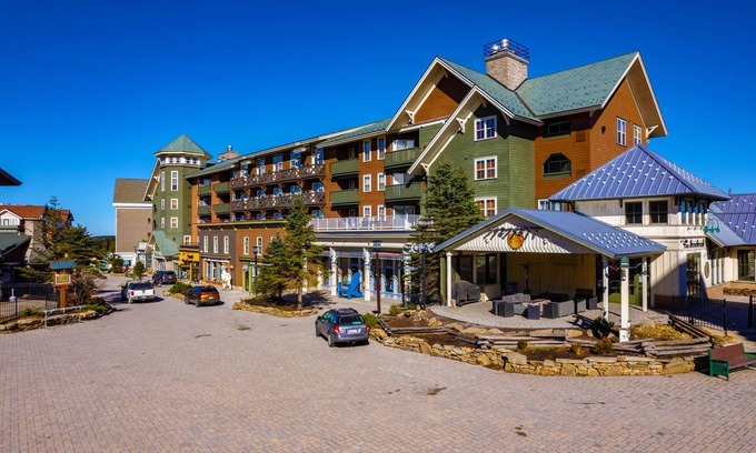 Snowshoe Condo | H207| Ski-in/Ski-out Condo | Hot Tub| Sleeps 4