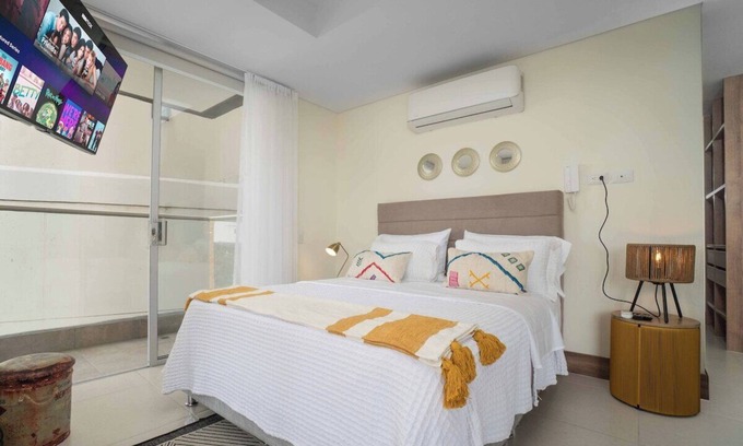 Granada Apartment | H309 - Gorgeous 1BR | Balcony | Pool | Parking