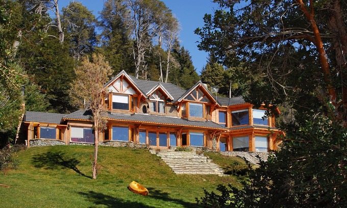 Nahuel Huapi House | H7 - STUNNING 4 BEDROOM LAKE SHORE HOME - AMAZING VIEWS