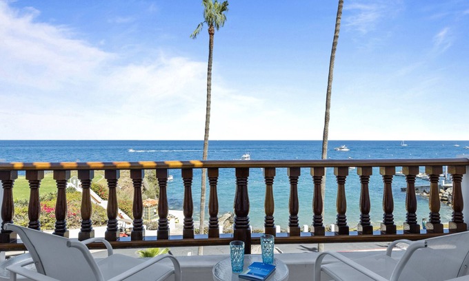 Avalon Condo | H882: Beautiful 1Bd Townhouse style villa + Golf Cart+ 2 Private Balconies