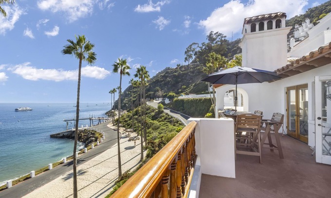 Avalon Condo | H887: End Villa, Grandiose Ocean Views, 6 Seat Golf Cart, Close to Pool, WIFI