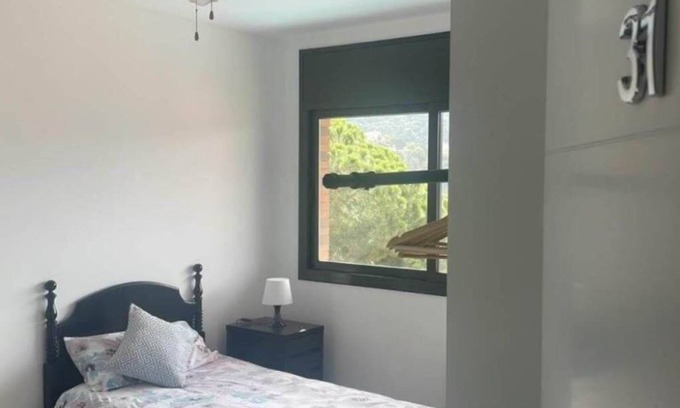 Sant Fost de Campsentelles Bed & Breakfast | Habitación Individual en una villa a 30 minutos de Barcelona con piscina