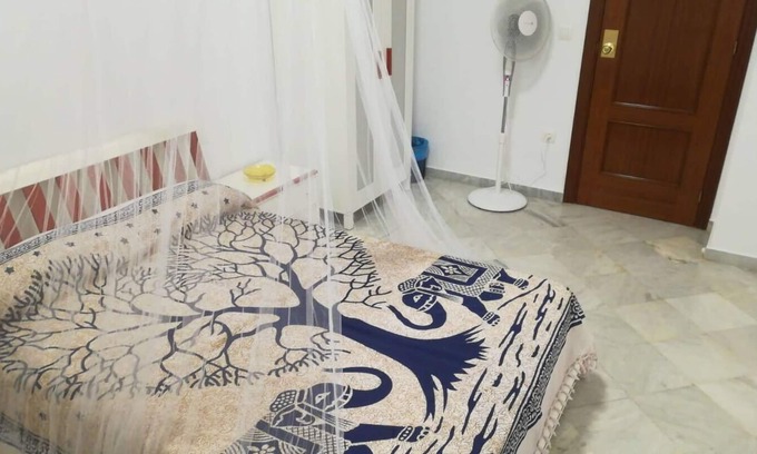 Bollullos de la Mitacion Apartment | Habitacion Matrimonio "namasté" Individual, con Cama de 135, Exterior con Todo