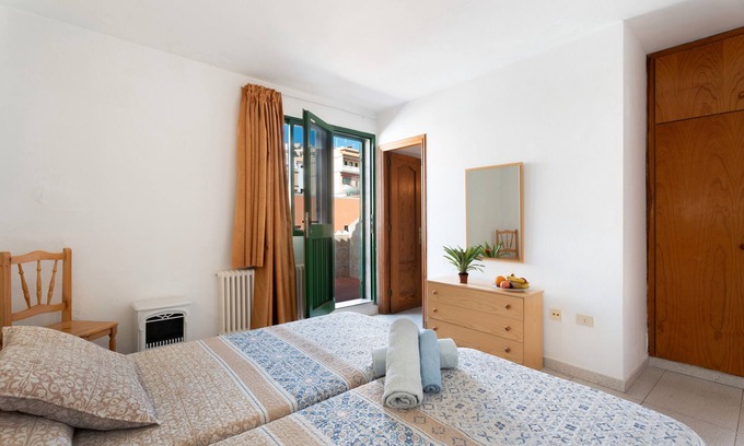 Vilaflor Apartment | 'Habitación 12 Con Balcón' with Balcony and Wi-Fi