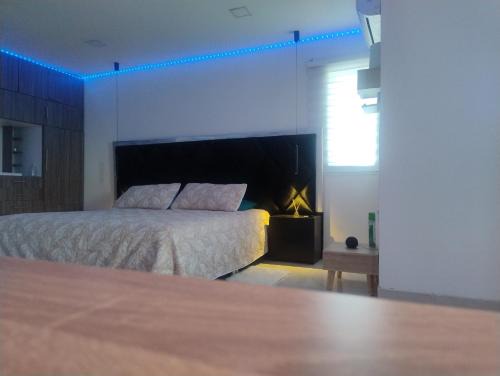 Yumbo House | Habitación King con baño privado, AC, cerca a centro de eventos, aeropuerto,zona bancaria y comercial