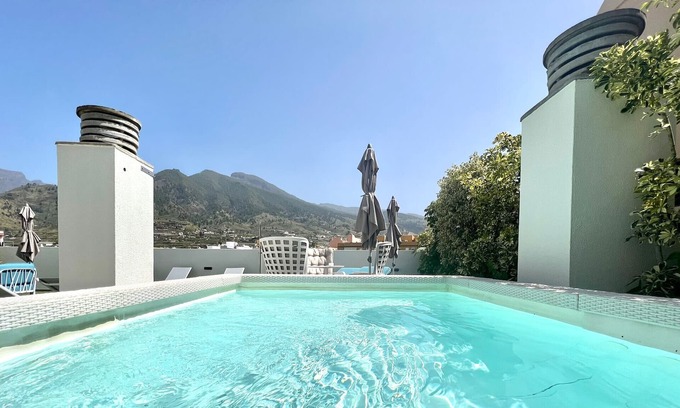 Los Llanos Bed & Breakfast | Habitacion con balcon, Wifi y con piscina