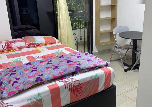 Suramericana Apartment | HABITACION AMOBLADA SECTOR LAURELES-ESTADIO hasta 3 personas Santorini