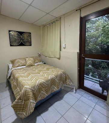 San Salvador House | Habitacion con Aire acondicionado
