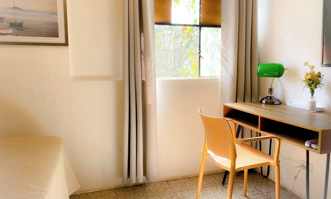 Zona 12 Hotel | Habitacion doble triple H1