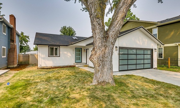 Sunset House | #HabitueHomes - Sunset Park Sweetheart!