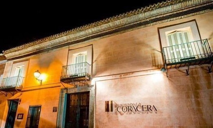 San Martin de Valdeiglesias Hotel | Hacienda La Coracera