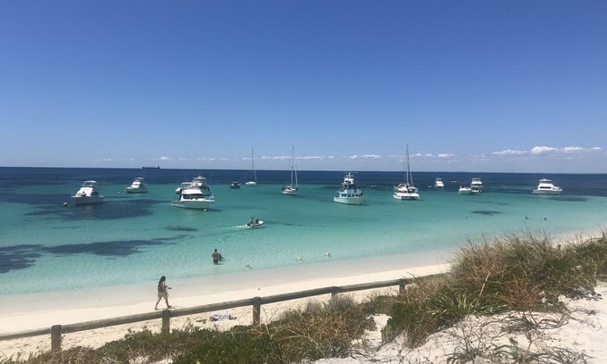 Yanchep Villa | Hacienda by the Sea - Pet friendly