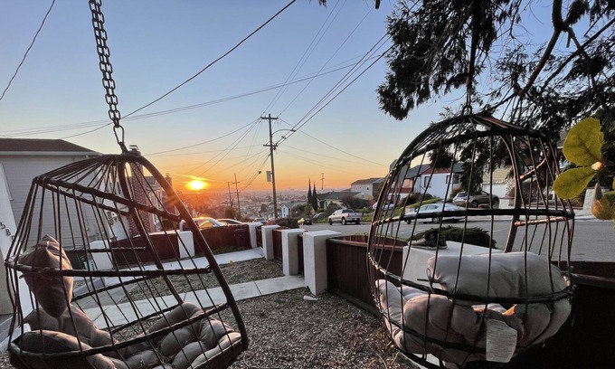 Oakland House | Hacienda home on a hill