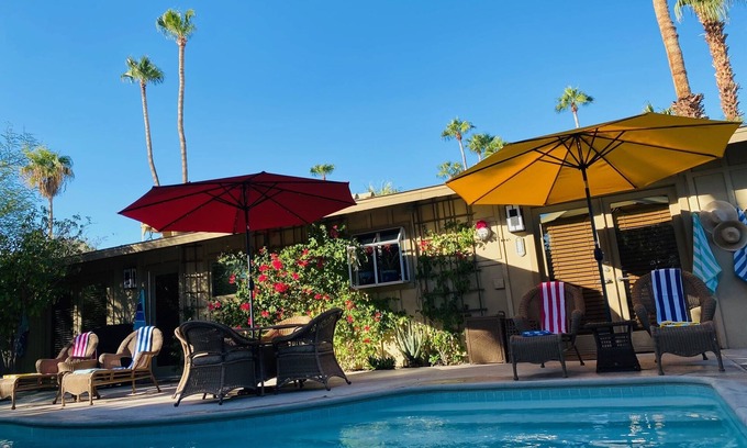 Cathedral City Cove House | Hacienda Paradise CASITA with POOL! 5-Star Reviews on competitive rental site.