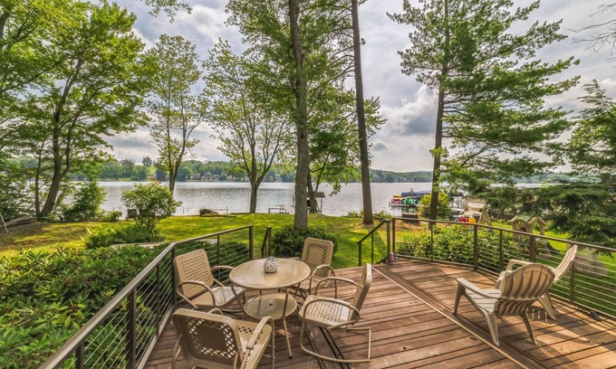 Carbondale Cottage | Hack's Lakefront Hideaway @ Newton Lake with AC/Heat/Wifi @ Pet Friendly