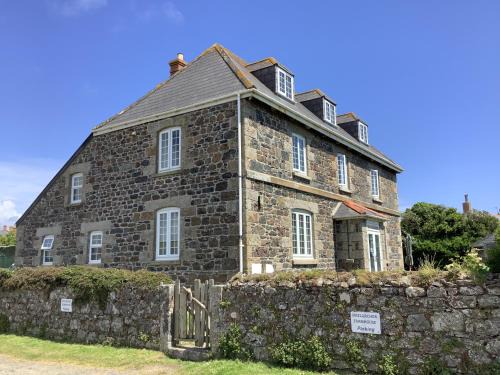 The Lizard Bed & Breakfast | Haelarcher Farmhouse and Helicopter B&B