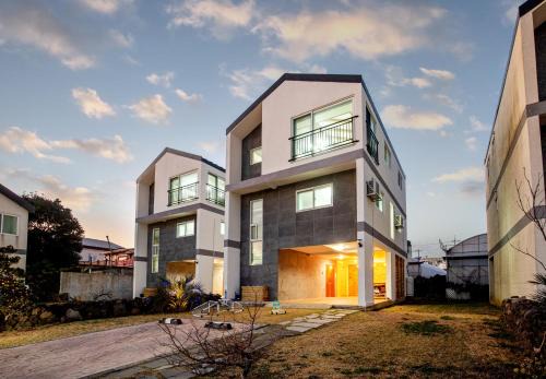 Pyoseon House | Haevichi Private Pension