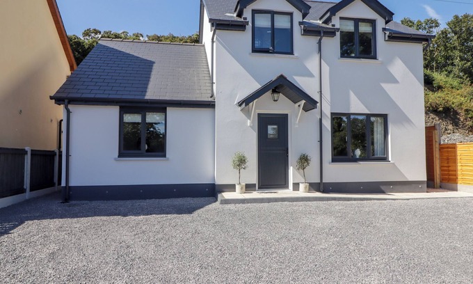 Abercych Cottage | HAFAN Y GOF, pet friendly, with pool in Cenarth