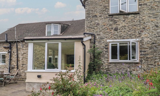 Pontfadog Cottage | HAFOD, pet friendly, character holiday cottage in Chirk