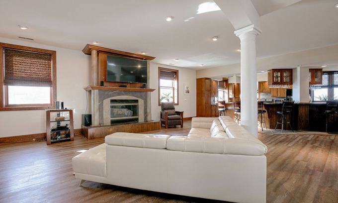 Downtown Lincoln Condo | Hagenow Penthouse Suite 3500 Sq. Ft Executive Suite Downtown Lincoln