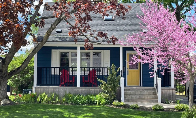 Burlington House | Hager House - Charming retreat downtown Burlington