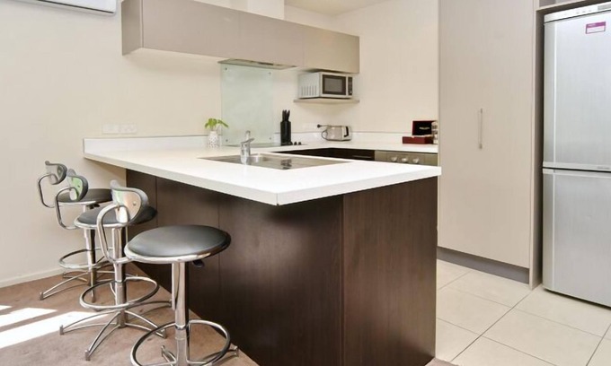 Riccarton Apartment | Hagley Apartment-Upmarket Apart. w/Private Courtyard -Right Next to Hagley Park