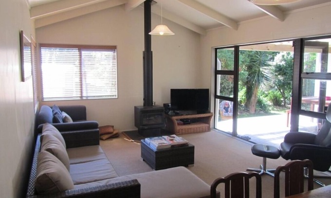 Hahei House | Hahei Beach Road Bach