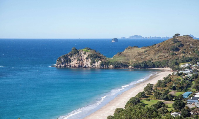Hahei House | Hahei views, right on Cathedral Coves doorstep! New modern spacious home!
