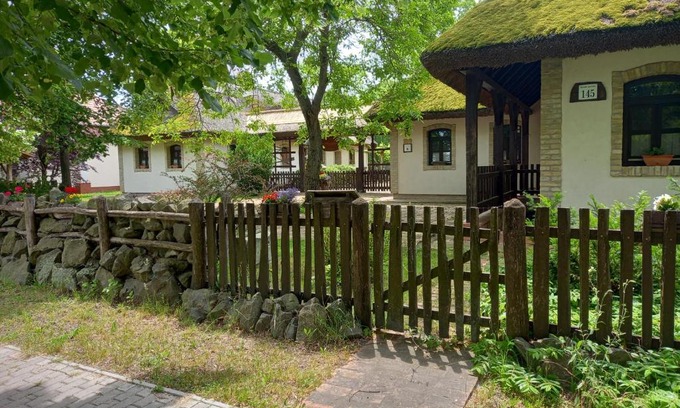 Gonyu House | Hajóskert Vendégház
