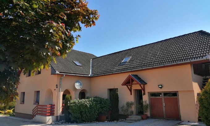 Kehidakustany Apartment | Hajnalka apartmanház