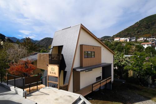 Yumoto Apartment | HAKO REIRO 箱・玲瓏