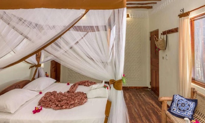 Paje Bed & Breakfast | Hakuna Majiwe Beach Lodge