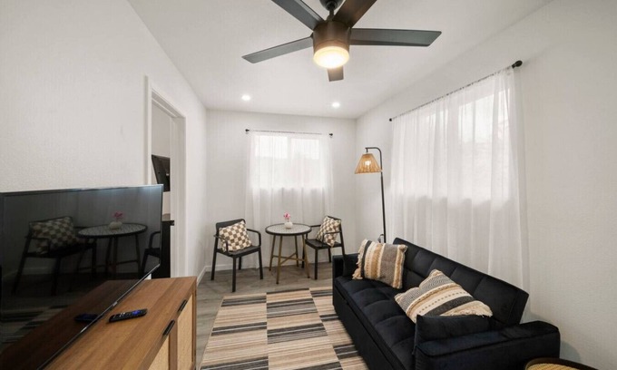 Hilo House | Hale Hideaway - 2 bed/1 bath