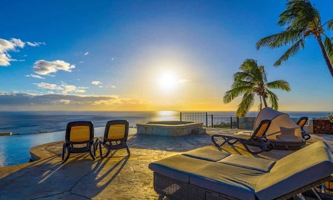 Kohala Estates House | Hale Laule`a ~ 4 BR ~ Infinity Pool with Stunning
