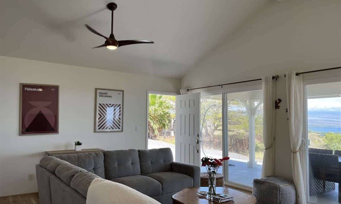 Kohala Estates House | Hale Lewa ~ Newer Home ~ Ocean Views ~ 30 Day Rent