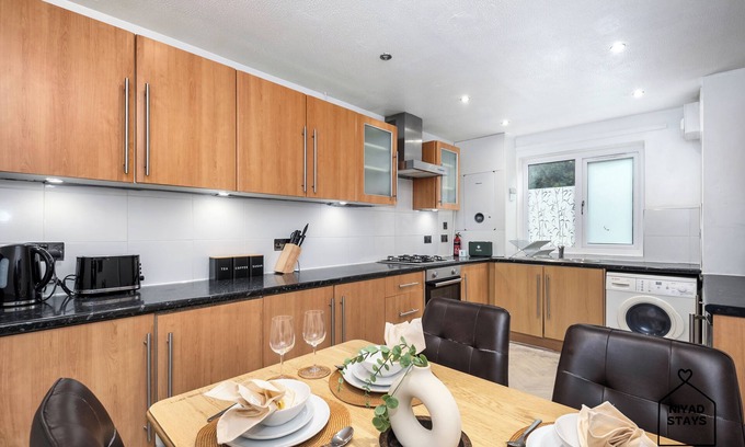 Tottenham Green Bed & Breakfast | Hale Lodge
