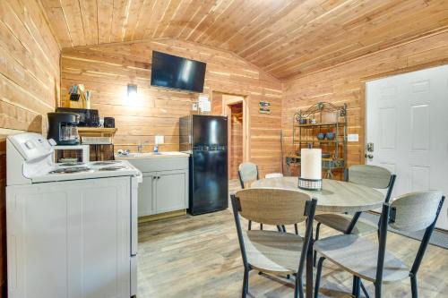 Lakeview House | Half-Mi to Bull Shoals Lake Access Anglers Cabin
