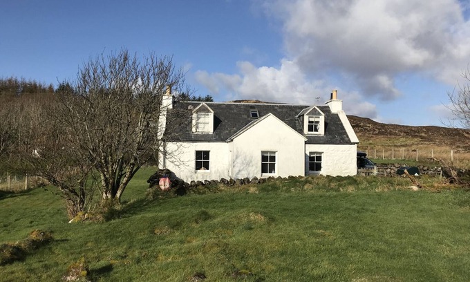 Portree Cottage | HALF OF 6, pet friendly, with open fire in Portree