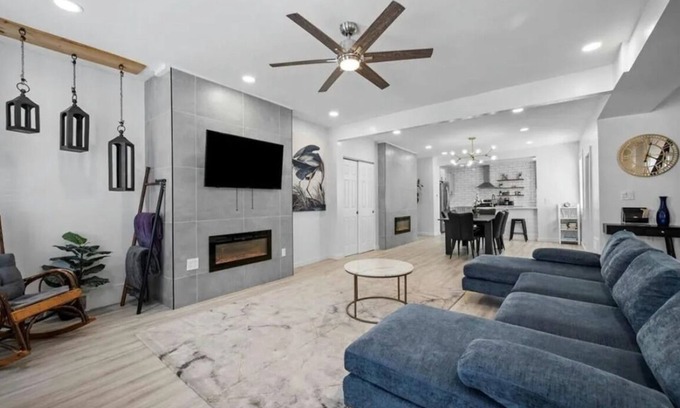 East Allegheny House | Half Off on Selected Days Huge Pittsburgh Home Luxe Bed/Bath and Baths Sleeps 14