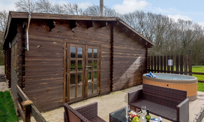 Kneesall Cottage | Halfmoon Wood - UKC2194