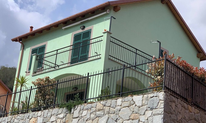 Cogoleto House | Halfway between the sea and the hill is the ideal place for your relaxation.