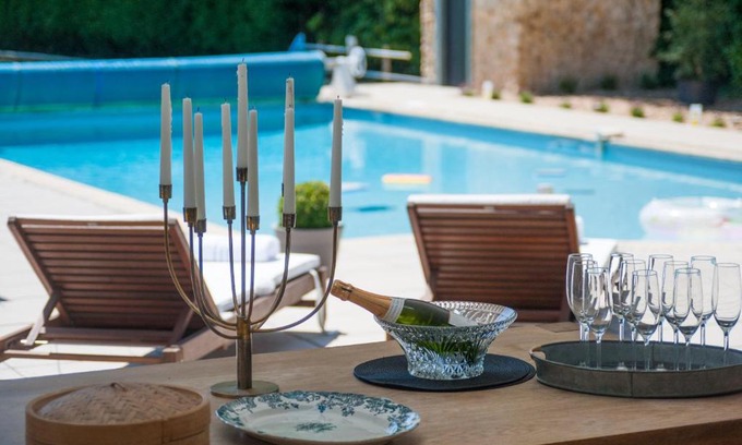 Boughton Villa | Hall Farmhouse. dog friendly, large outdoor pool, BBQ and fire pit