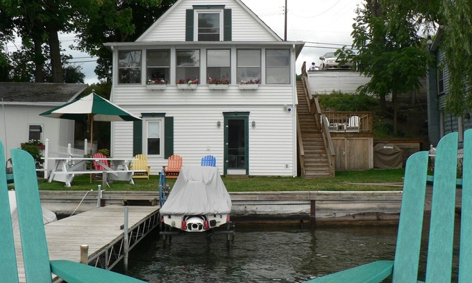 Town of Jerusalem Cottage | Hall's Grape Escape - Lakefront Cottage Retreat on Keuka Lake