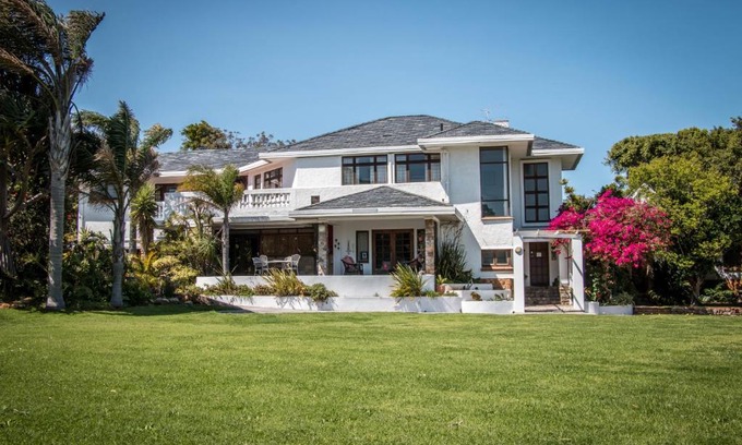 Port Elizabeth Central Bed & Breakfast | Hallack Manor